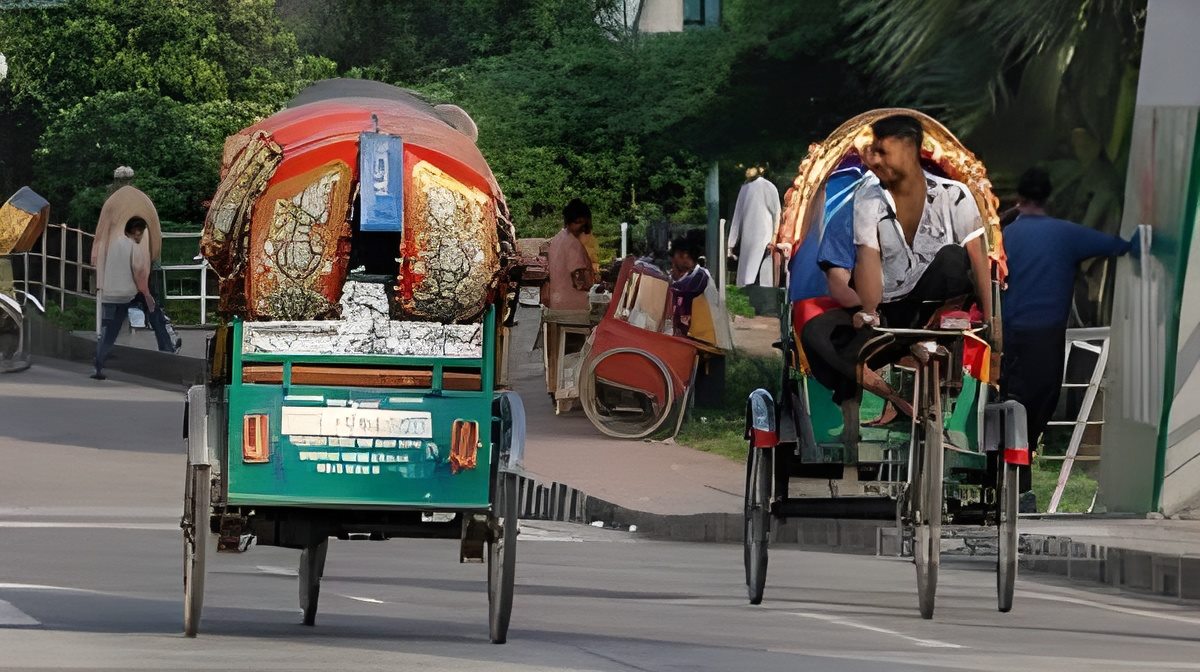 রাস্তায় চলাচলরত অটোরিক্সা
